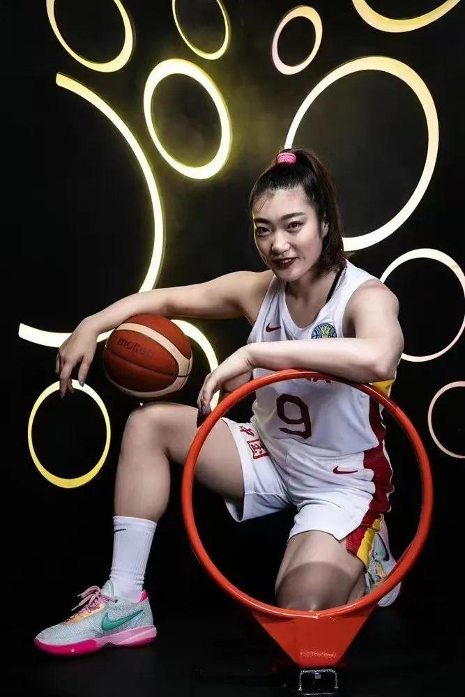 中国女篮新星李梦的最新消息,闪耀国际赛场,持续书写篮球传奇,中国女篮新星李梦闪耀国际赛场,续写篮球传奇之路