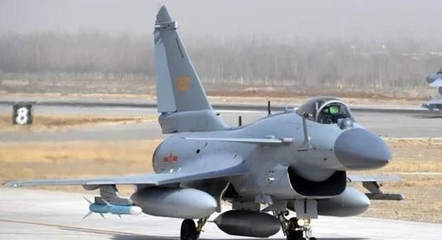 歼-10C的对地打击能力,现代战争中的地面攻击先锋,歼-10C对地打击能力,现代战争地面攻击先锋