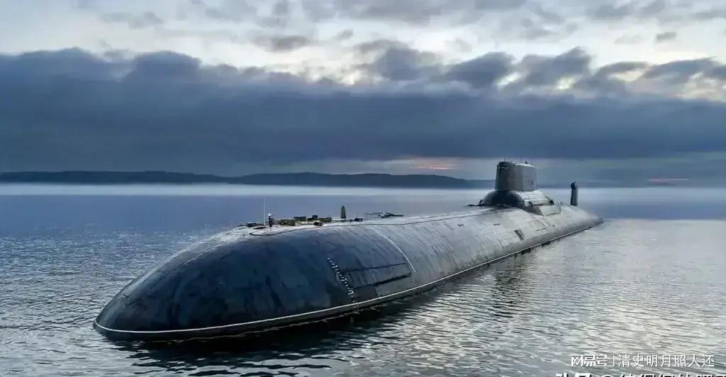 别尔哥罗德号核潜艇正式服役,揭示俄罗斯海军力量的崭新篇章,俄罗斯海军新篇章,别尔哥罗德号核潜艇正式服役揭示强大力量