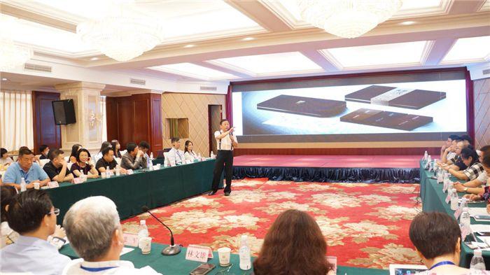 前进论坛，探索未来，砥砺前行，探索未来之路，前进论坛砥砺前行。