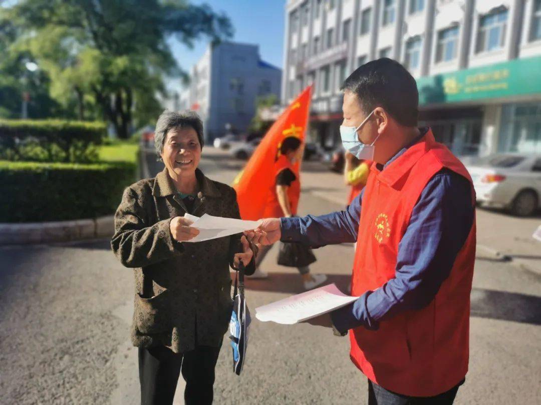 辽宁舰与山东舰携手，为高考学子加油助力，辽宁舰与山东舰联合助力，为高考学子鼓劲加油