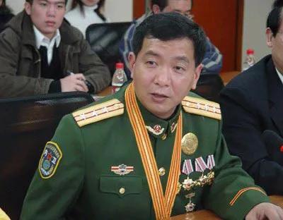 独臂英雄丁晓兵，传奇人生中的跌宕起伏，独臂英雄丁晓兵，传奇人生跌宕起伏的勇者之路