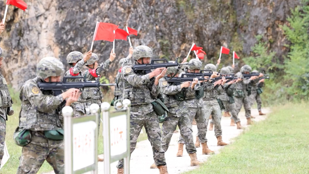 武警实弹射击，锤炼精兵，锻造实战能力，武警实弹射击演练，锤炼精兵，提升实战能力