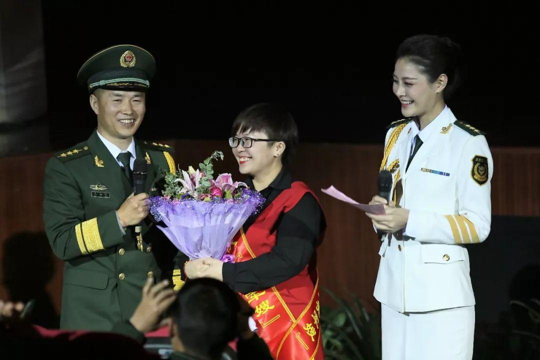 丁晓兵老婆,背后的力量与支持,丁晓兵背后的力量,妻子默默的支持