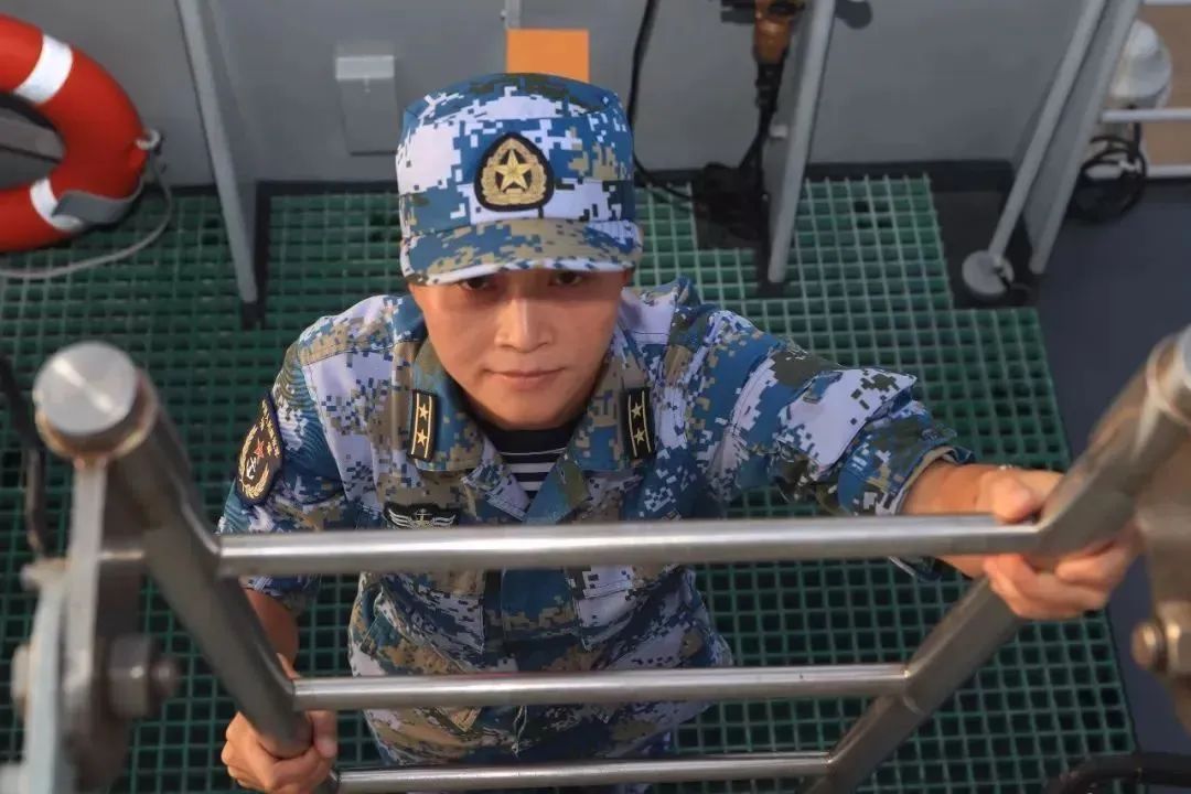 破浪前行的力量——记中国海军舰艇女舰长XXX，破浪前行的力量——中国海军舰艇女舰长XXX的奋斗历程