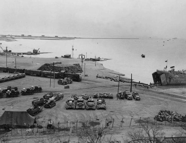 仁川登陆纪念馆中的美军装备，历史与记忆的交织，仁川登陆纪念馆中的美军装备，历史与记忆的交融展现