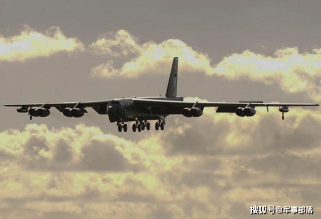 美国轰炸机飞入南海，地区安全的新挑战与大国博弈的微妙平衡，南海新挑战与大国博弈，美国轰炸机飞行引发地区安全微妙平衡