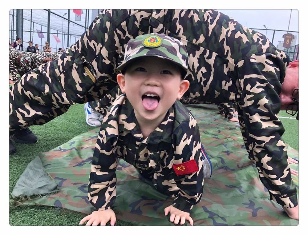 国防军事中的黄子轩,青年英才在军旅的辉煌篇章,黄子轩,青年英才闪耀军旅,国防军事的辉煌篇章