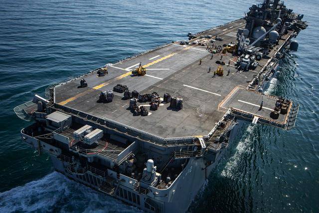 黄蜂级两栖攻击舰七号舰的命名与功能解析,黄蜂级两栖攻击舰七号舰,命名背后的故事与功能深度解析