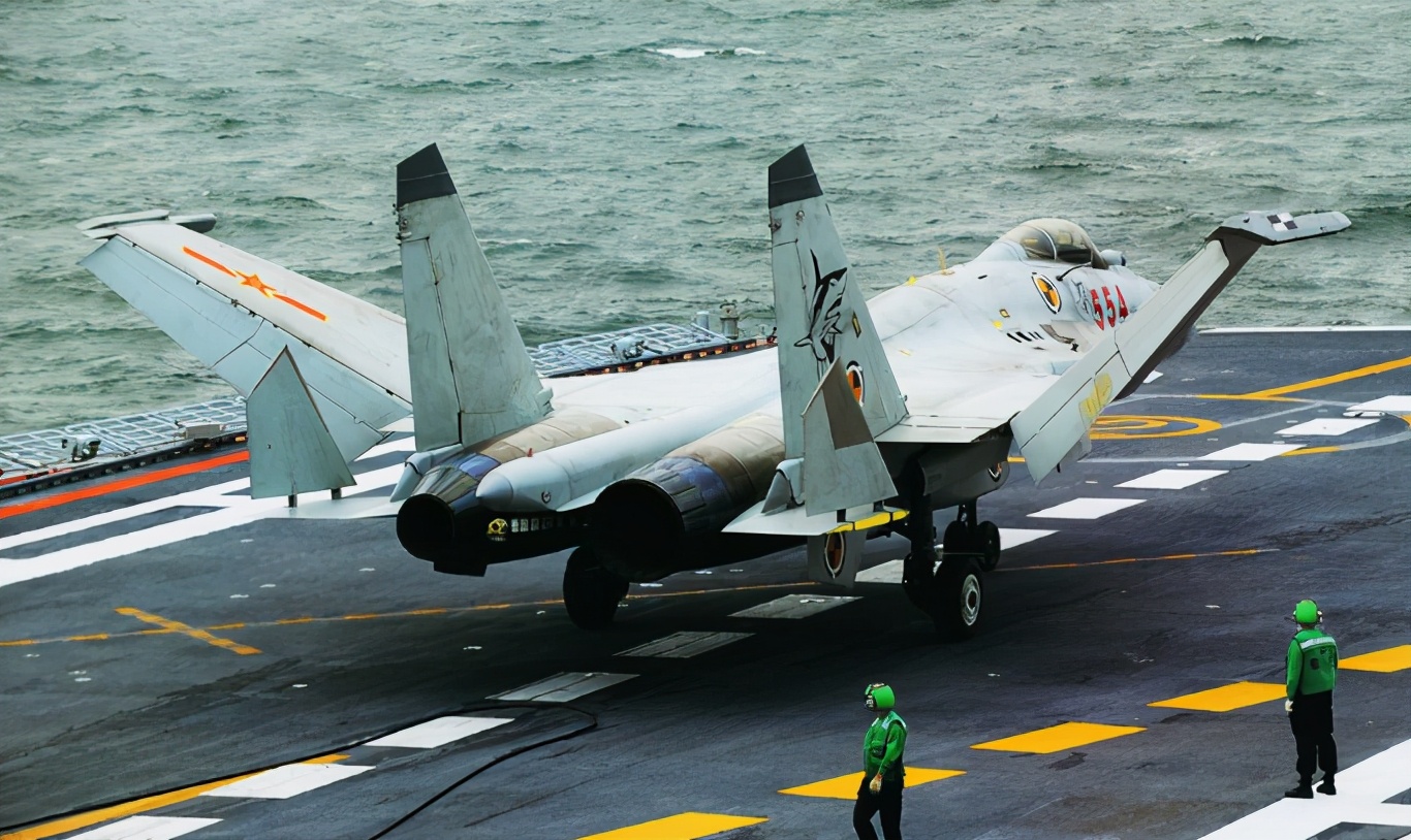 歼-15训练视频,揭示中国海军航空兵力量的卓越训练与实战能力,歼-15训练视频展现中国海军航空兵卓越训练与实战能力