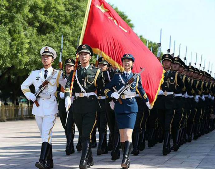 马克龙检阅三军仪仗队视频,展现法国军队风采与领导人的决心,马克龙检阅三军仪仗队,展现法国军队风采与领导决心