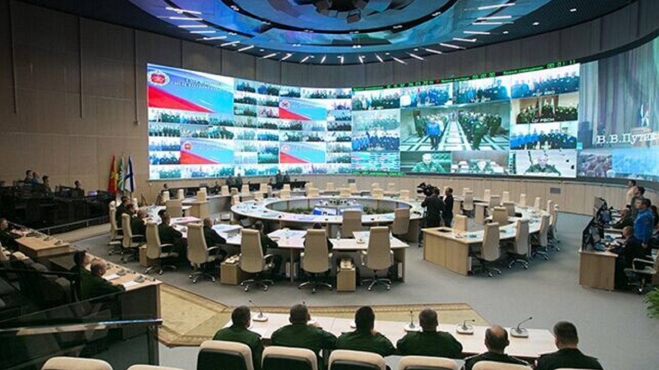 中央作战中心，决策与协调的心脏之地，中央作战中心，决策与协调的核心之地