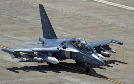 L15教练机与雅克130,空中之翼的对比与探讨,L15教练机与雅克130,空中之翼的对比探讨