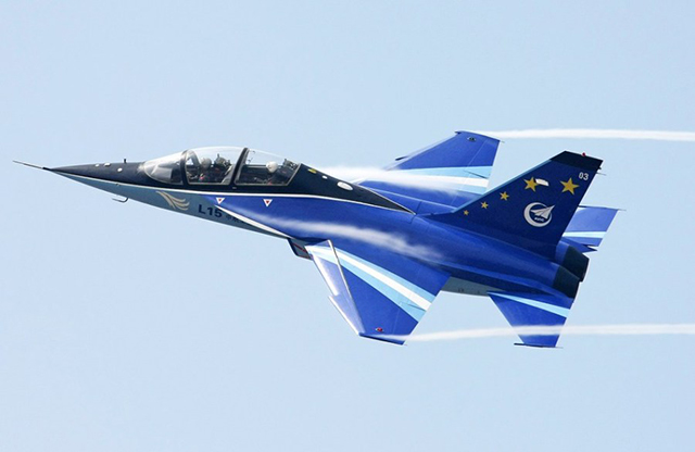 L15教练机与雅克130,空中之翼的对比与探讨,L15教练机与雅克130,空中之翼的对比探讨