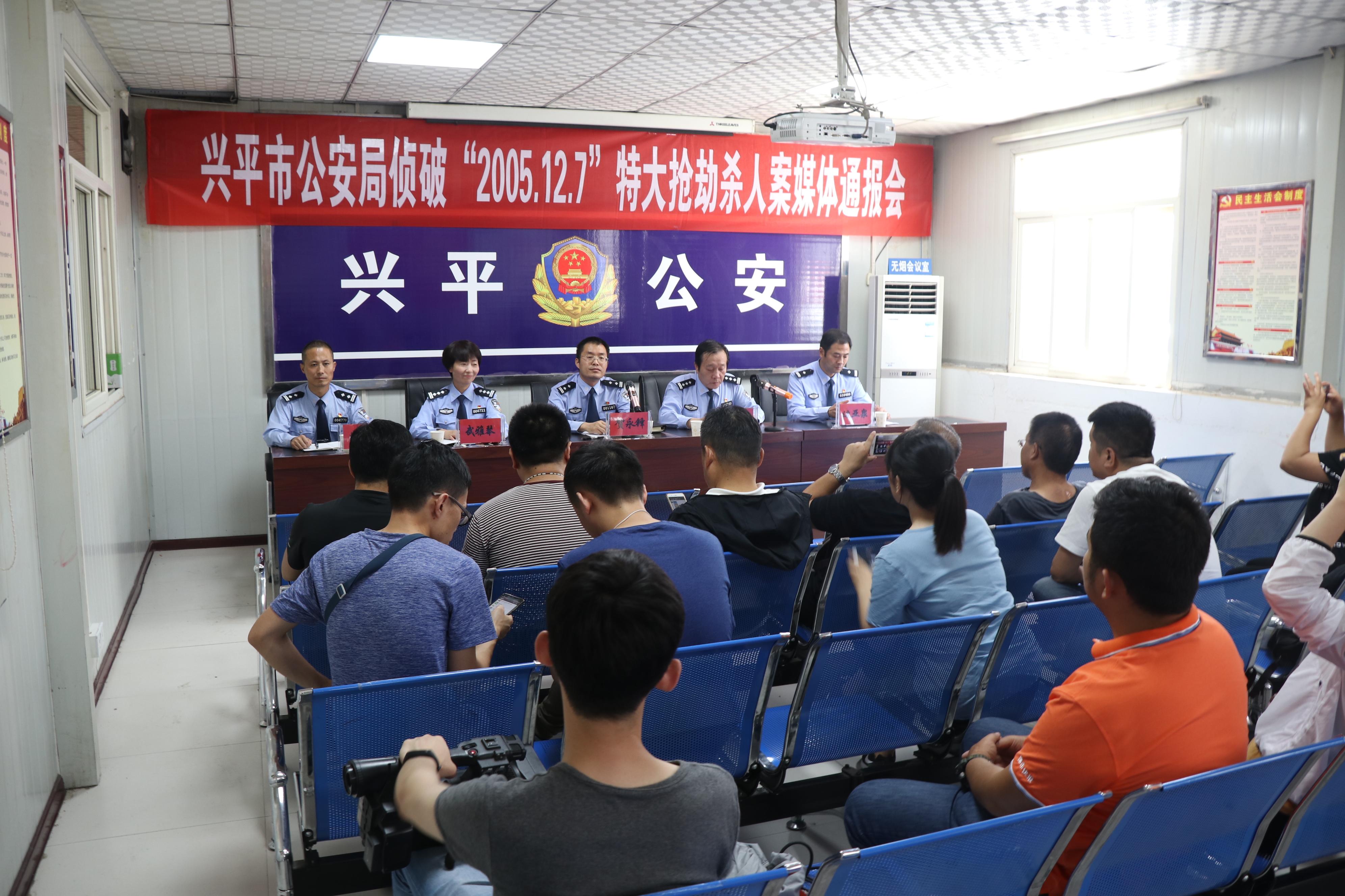 中国新闻2005，回顾与前瞻，中国新闻回顾与前瞻，聚焦2005年发展之路