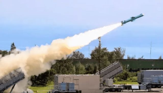 两岸军事巡查与军演，深化合作，共筑安全屏障，深化两岸军事合作，巡查、军演与安全屏障的构建