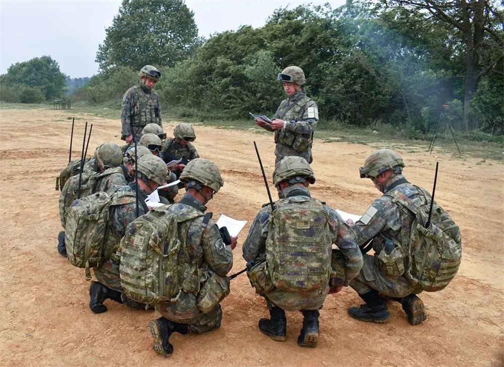 陆军星空迷彩服臂章,展现新时代军威的象征,陆军星空迷彩服臂章,新时代军威的象征