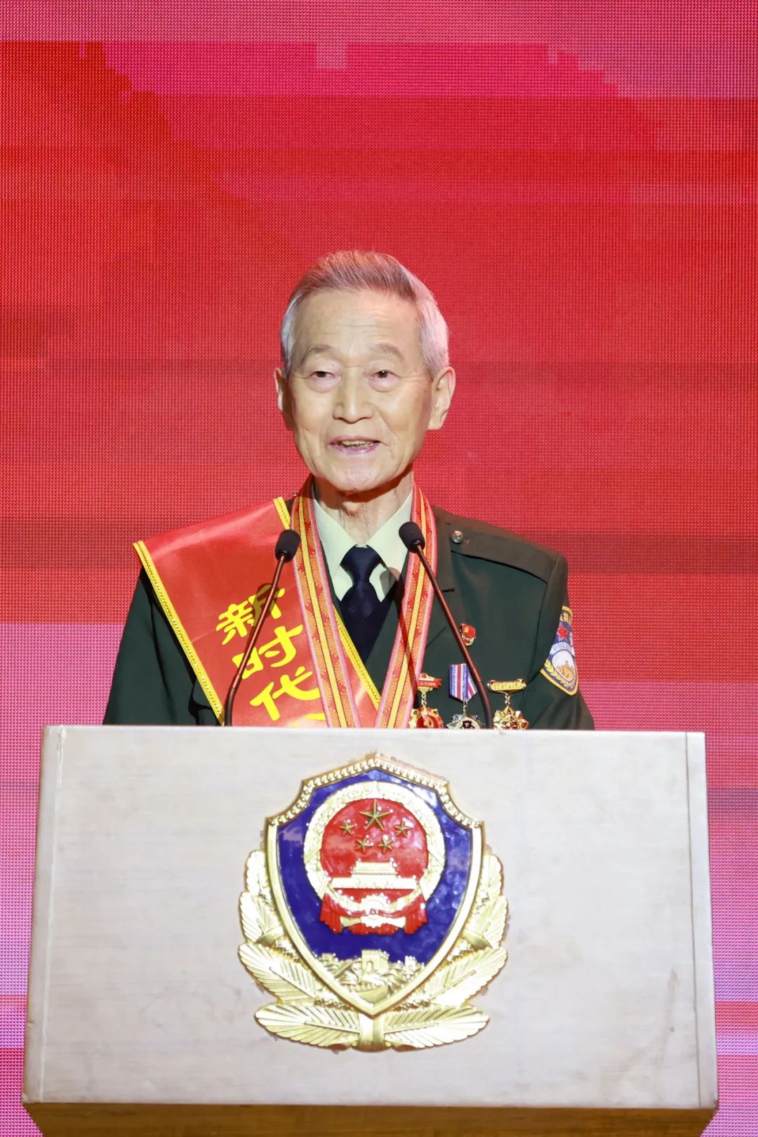 公安七一勋章获得者的荣耀与担当,公安七一勋章获得者,荣耀与担当的典范