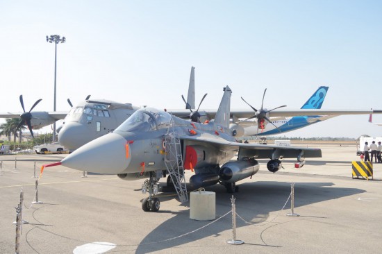 美帝B-52战略轰炸机，空中巨无霸的传奇历程，美帝B-52战略轰炸机，空中巨无霸的传奇历程揭秘