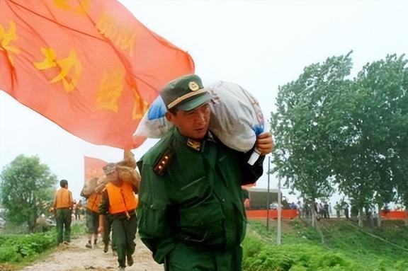 武警丁晓兵之子丁陶,传承英雄精神的年轻一代,武警英雄之子丁陶,英雄精神的传承与发扬