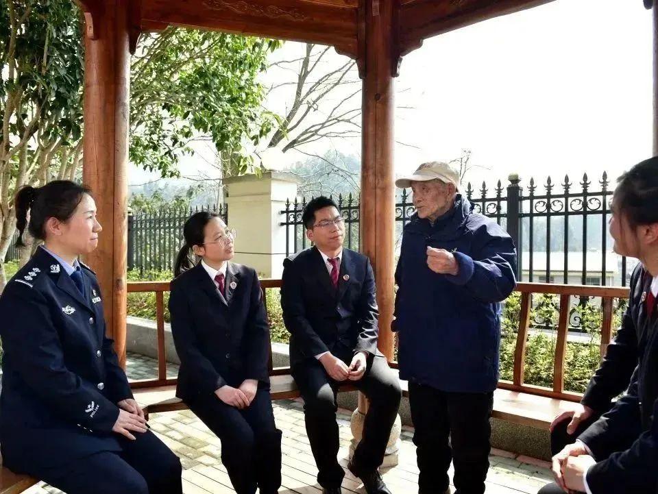 美国人唱志愿军军歌,文化交融与情感共鸣,美国人唱志愿军军歌,文化交融中的情感共鸣