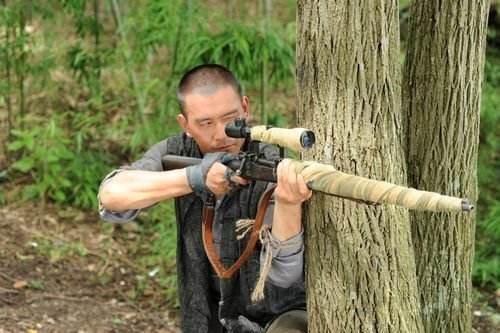 日本网友评裤裆藏手榴弹,一种独特的文化现象与社会反响,裤裆藏手榴弹,日本独特文化现象与社会反响探讨