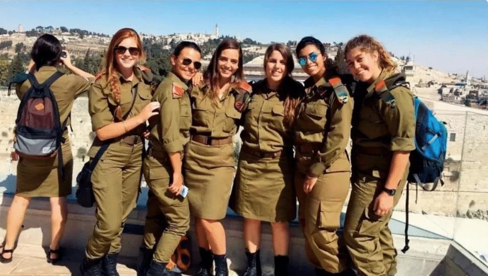 美国女兵与性别大战,历史、现实与未来的探讨,美国女兵,历史、现实与未来的性别大战探讨