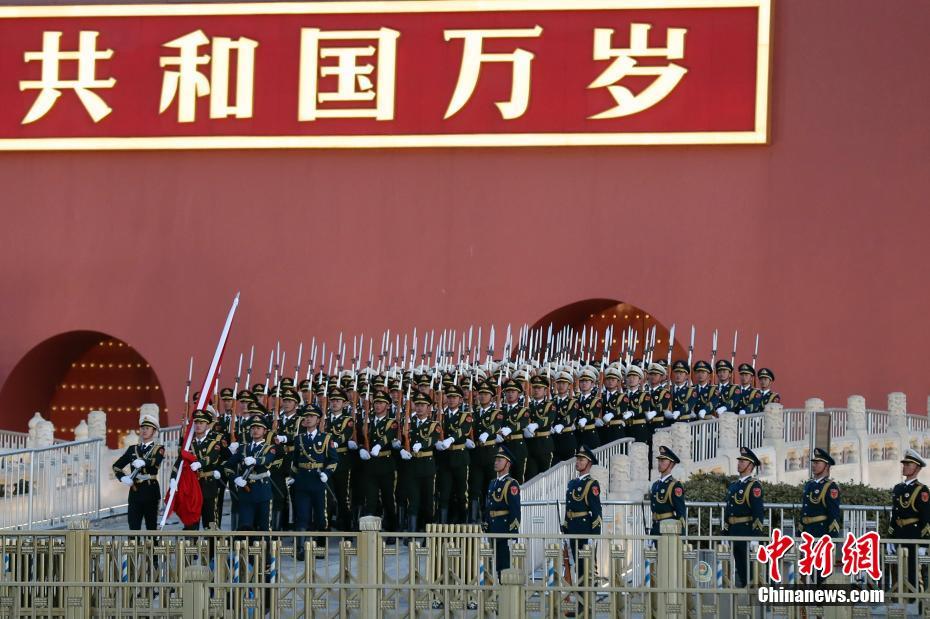 中国人民解放军仪仗队升国旗仪式,荣耀与庄严的象征,中国人民解放军仪仗队升国旗仪式,荣耀与庄严的国粹展现