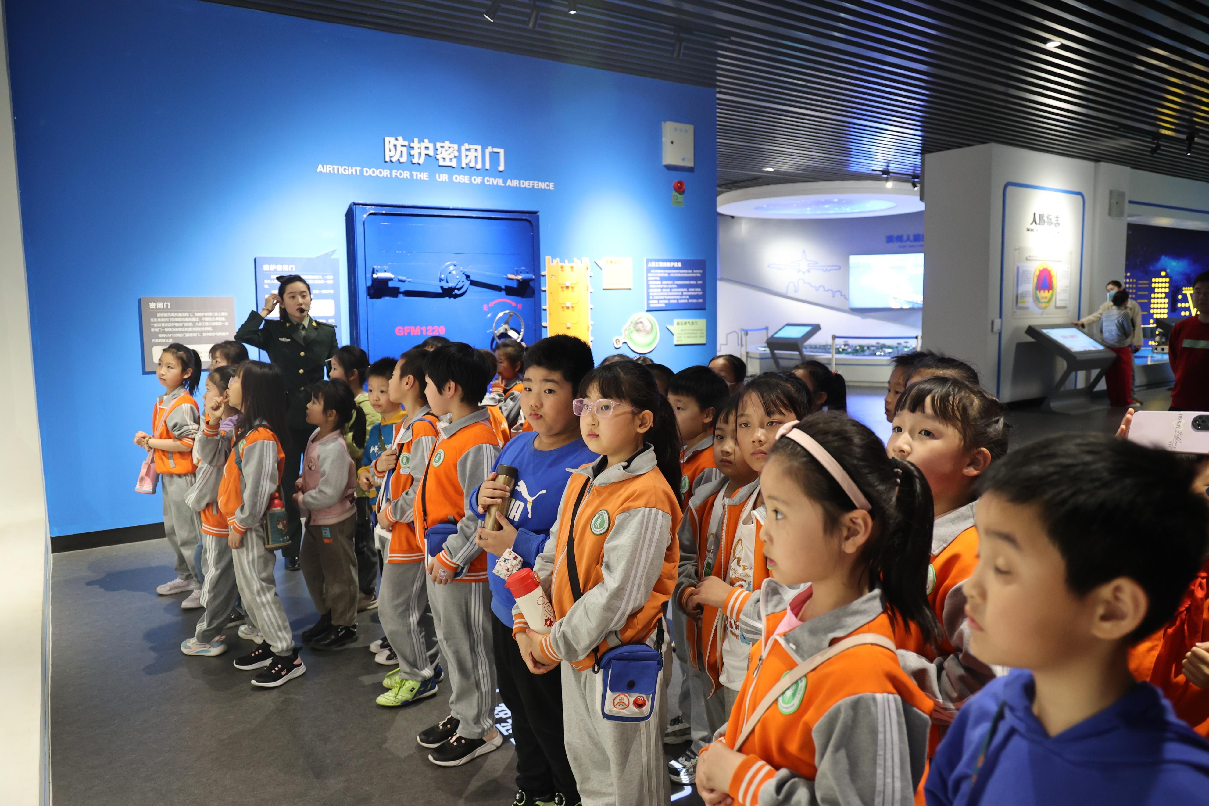 国防军事研学，探索军事领域，培养国防意识，国防军事研学，探索军事领域，培育国防意识，共筑强国梦