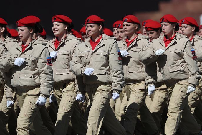 阅兵村女兵方队演练纪实，阅兵村女兵方队演练实录，巾帼英雄风采展