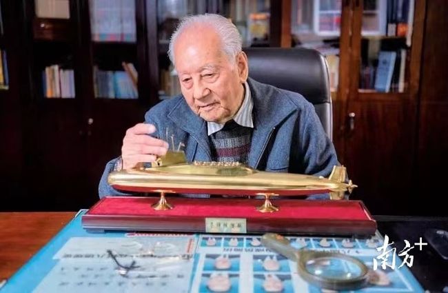 共和国勋章获得者人物事迹,闪耀的荣耀背后的坚韧与奉献,共和国勋章获得者事迹,荣耀背后的坚韧与奉献之光