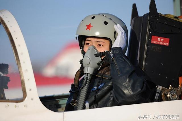 中国空军飞行员，英勇帅气的形象展现，中国空军飞行员，英勇帅气的形象风采展示