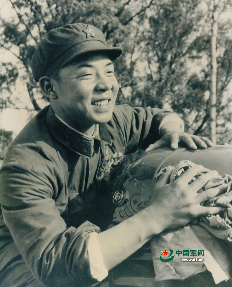 揭秘雷锋最诡异的照片,探寻背后的故事与真相,揭秘雷锋诡异照片背后的故事与真相