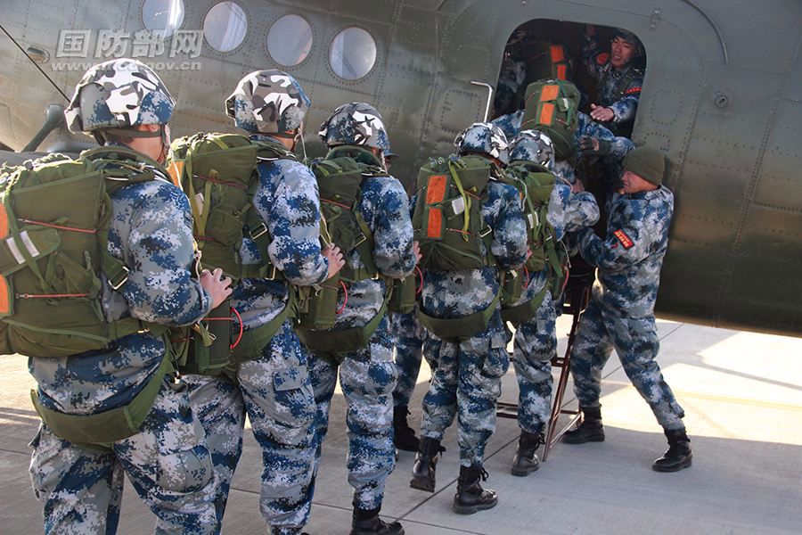 我国空降兵,独树一帜的军种地位与独特贡献,我国空降兵,独树一帜的军种地位与卓越贡献