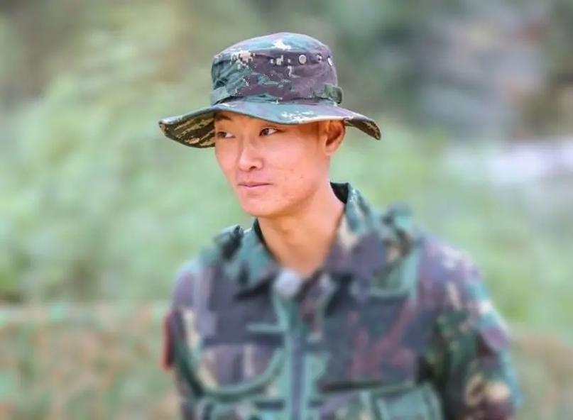 刘金沂与女友的美好瞬间,爱情图片中的温情展现,刘金沂与女友的温情瞬间,爱情图片的甜蜜展现