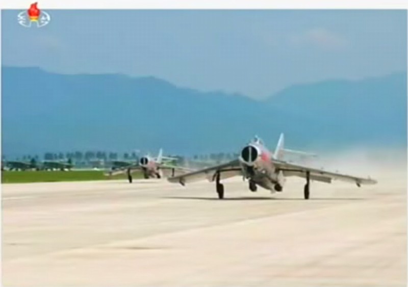 中国向朝鲜出售飞机,历史背景与影响分析,中国向朝鲜出售飞机,历史背景及影响分析