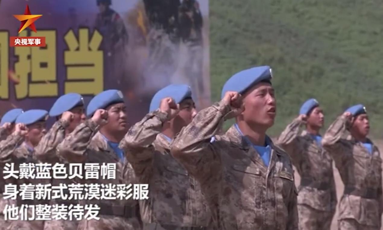 探索未来战士的时尚装备，全新设计的星空迷彩服，未来战士时尚装备揭秘，全新星空迷彩服设计探索