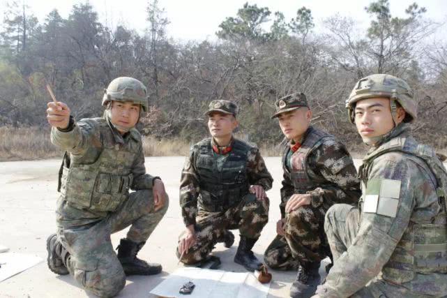 探索未来战士的时尚装备,全新设计的星空迷彩服,未来战士时尚装备揭秘,全新星空迷彩服设计探索