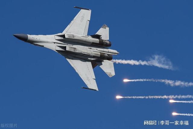 歼-15舰载战斗机的特殊特点，歼-15舰载战斗机独特性能解析