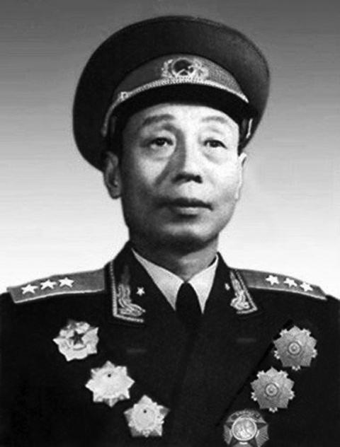 总司令与上将,军事体系中的权力与地位对比,军事体系中的权力对比,总司令与上将的地位差异