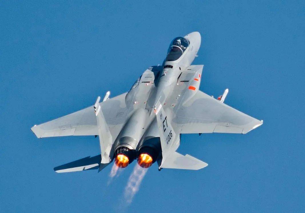 歼-16战斗机气动外形深度解析,歼-16战斗机气动外形深度剖析