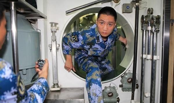 小潜艇,深海探索的神秘使者,深海探索的神秘使者,小潜艇的冒险之旅