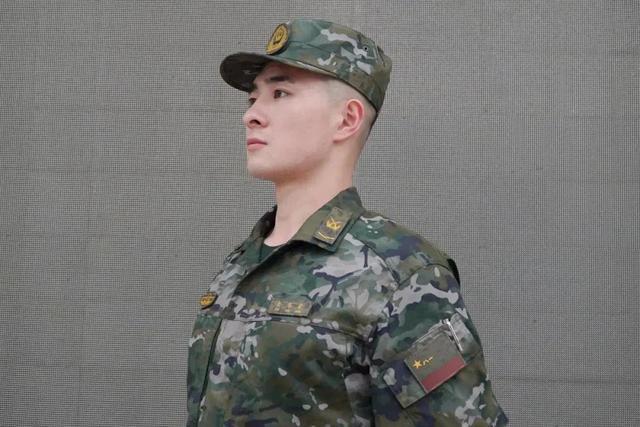 探索新一代军服,关于21式武警迷彩大衣的深入解析与图片展示,深入解析与图片展示,新一代军服探索——21式武警迷彩大衣亮相揭秘