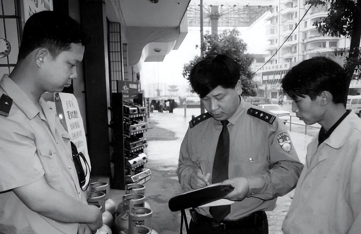 国安局局长,职责、挑战与担当,国安局局长角色揭秘,职责、挑战与担当的使命