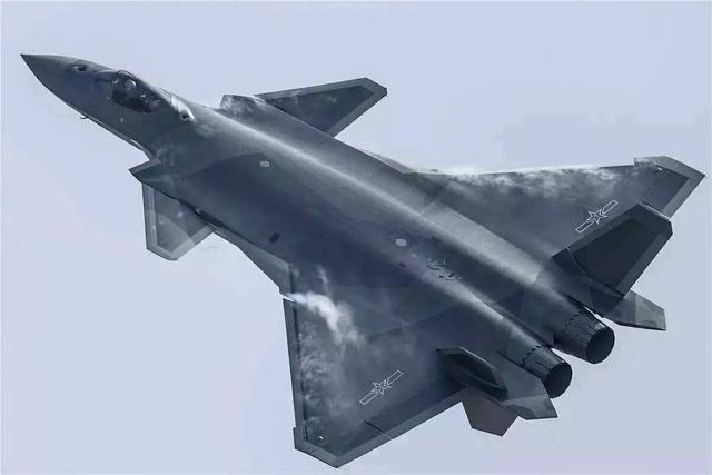 歼-20与F-22,究竟哪个更大?,歼-20与F-22,谁更大?对比解析