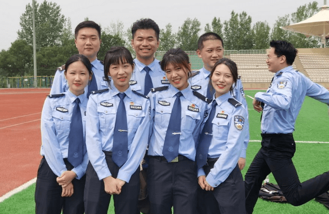 戴眼镜可以报考军校吗，解析视力要求与应对策略，眼镜视力对报考军校的影响，视力要求及应对策略解析