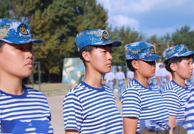 戴眼镜可以报考军校吗,解析视力要求与应对策略,眼镜视力对报考军校的影响,视力要求及应对策略解析