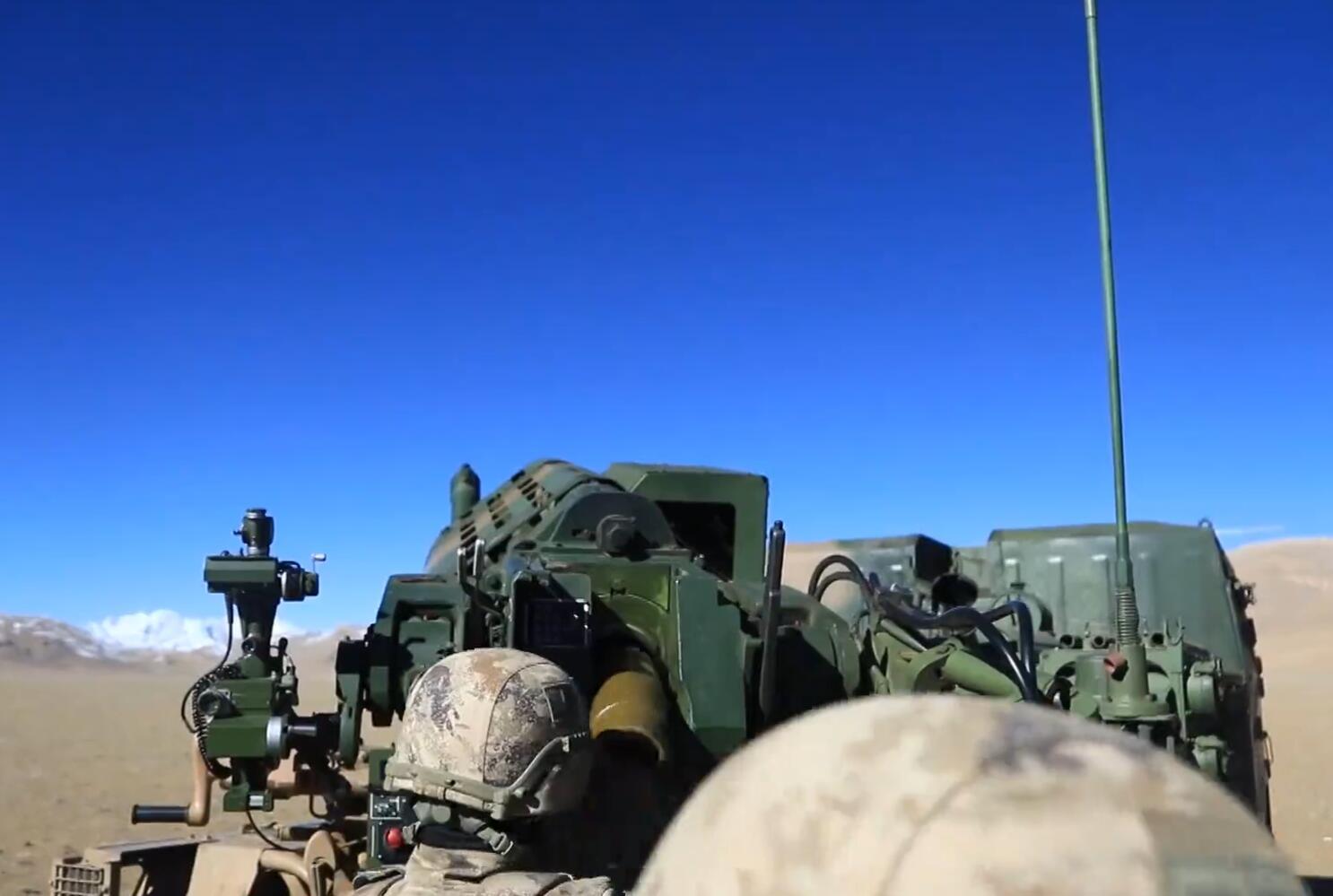 新式星空迷彩军装，探索未来军事时尚的新篇章，未来军事时尚新篇章，探索新式星空迷彩军装的魅力