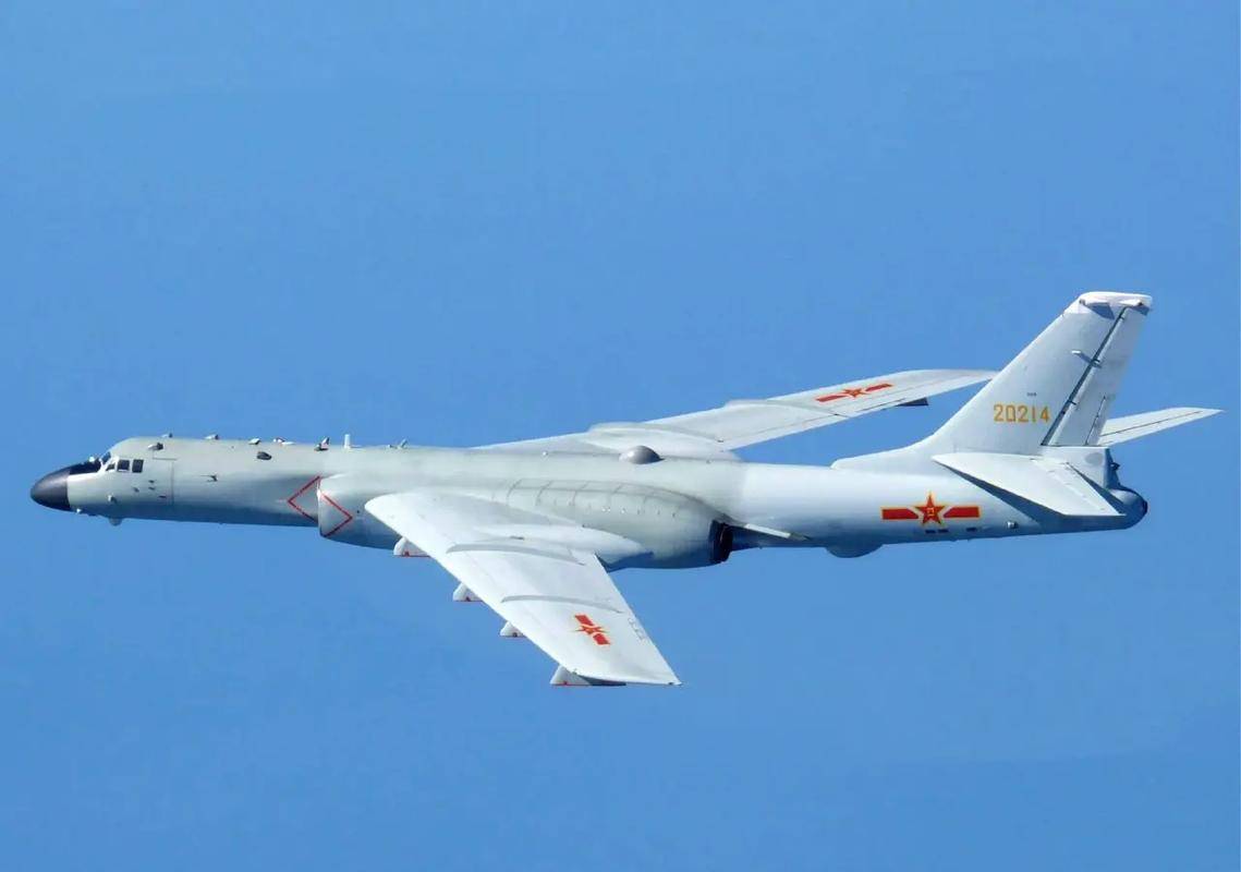 轰-6K起飞视频,揭示战略轰炸机的非凡魅力与强大实力,战略轰炸机轰-6K的非凡魅力与强大实力展示,起飞瞬间震撼视频揭秘