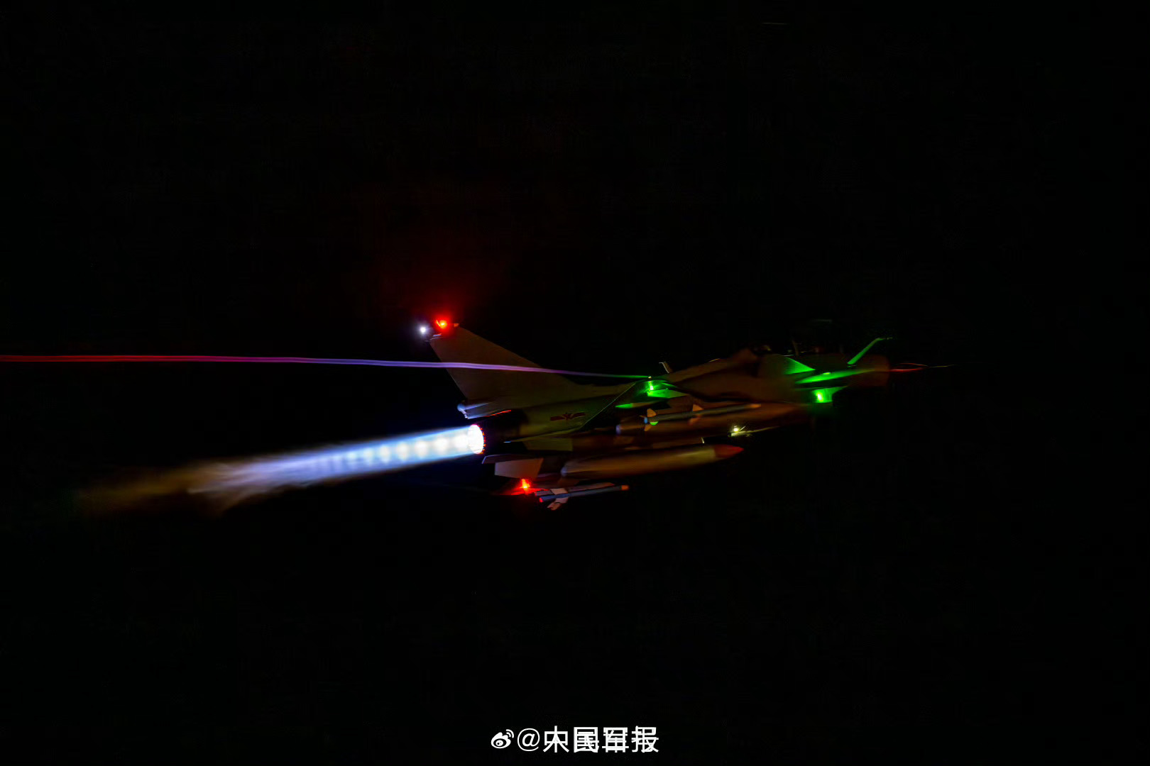 新闻夜航,两小孩发生争执事件引发关注,新闻夜航,两小孩争执事件引发社会关注